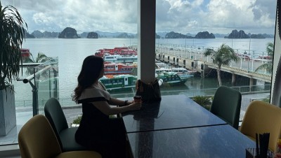 Ăn sáng ở cảng Ao Tiên